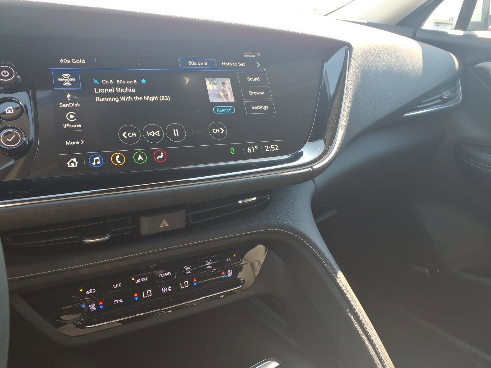 Certified 2023 Buick Envision Avenir image 34