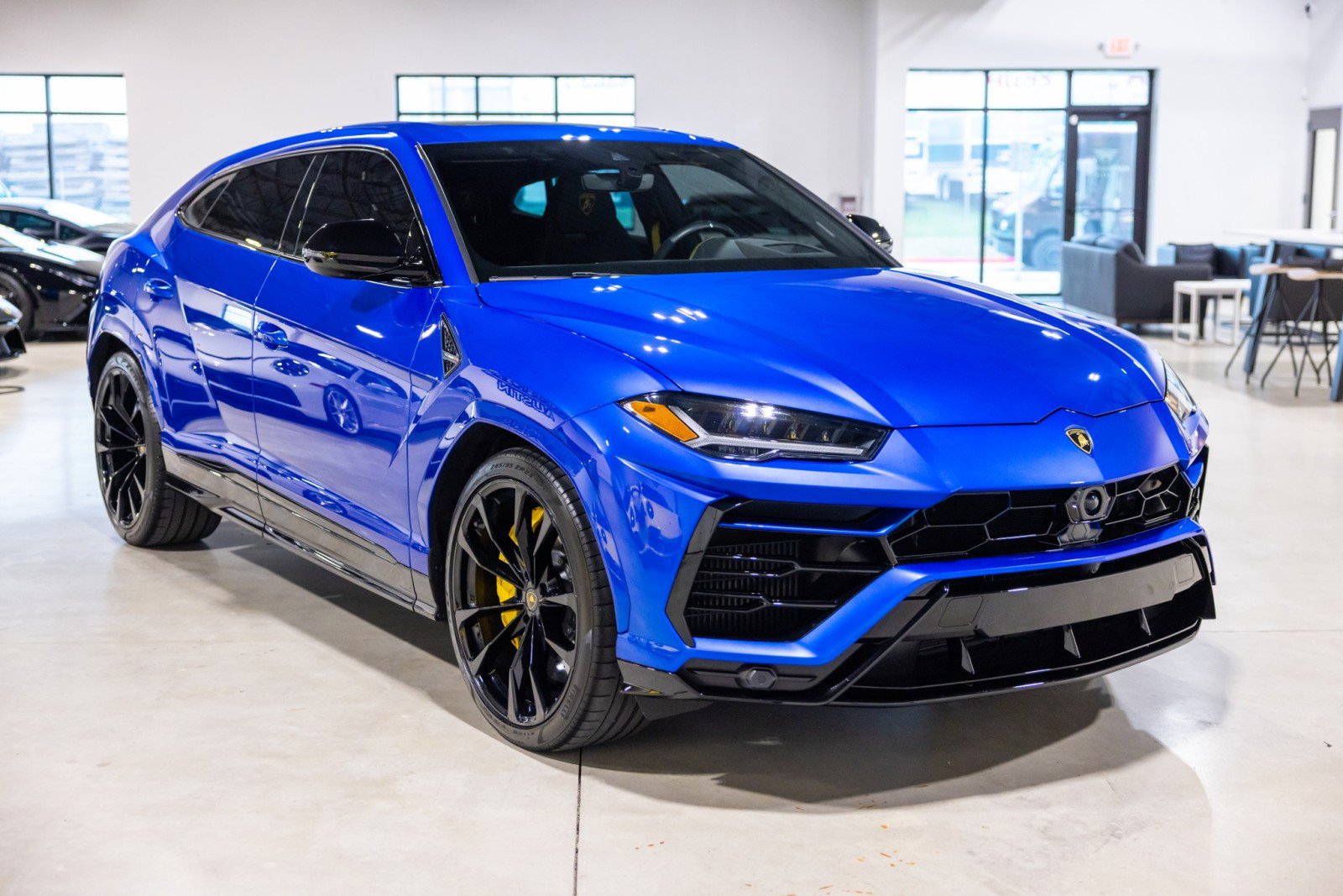 Used 2022 Lamborghini Urus AWD/4WD image 10