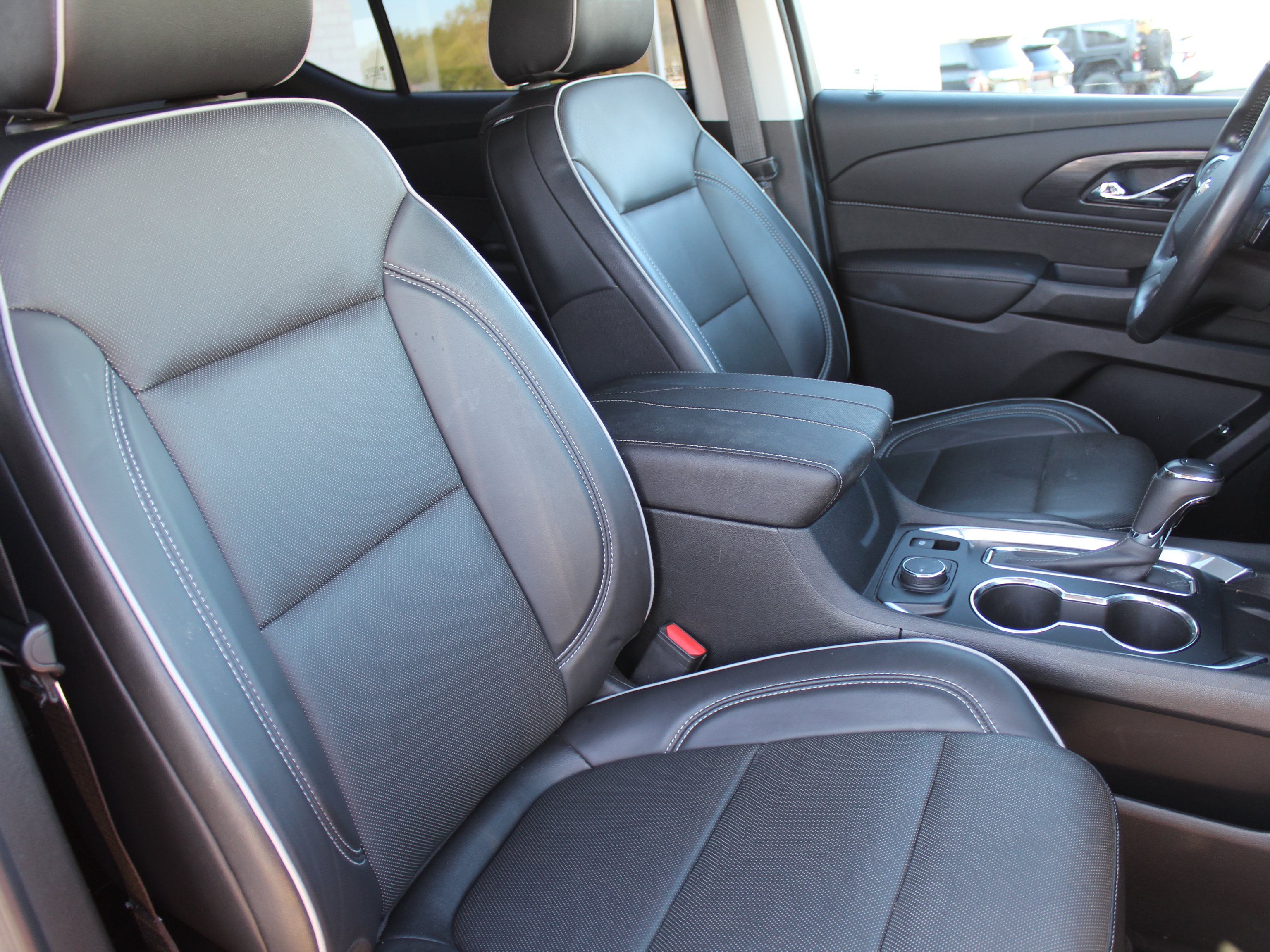 Used 2020 Chevrolet Traverse High Country FWD image 30
