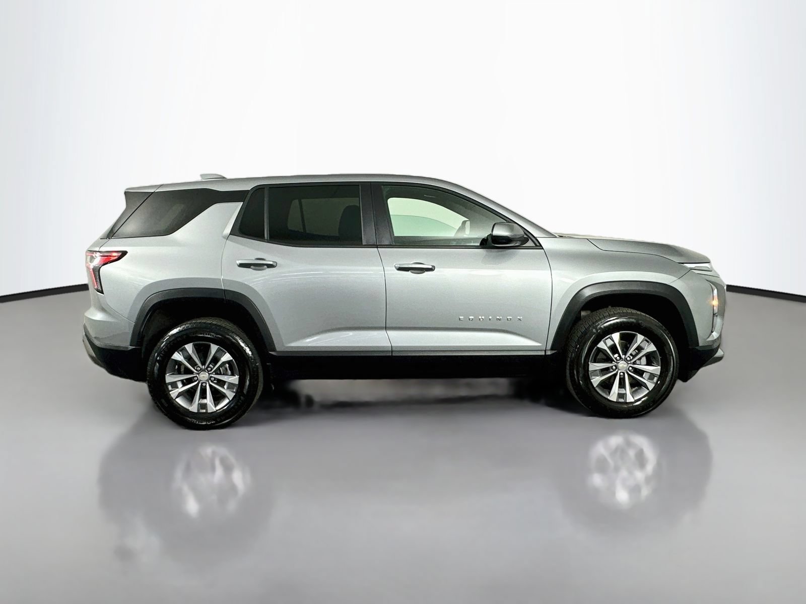 Used 2026 Chevrolet Equinox LT FWD image 9