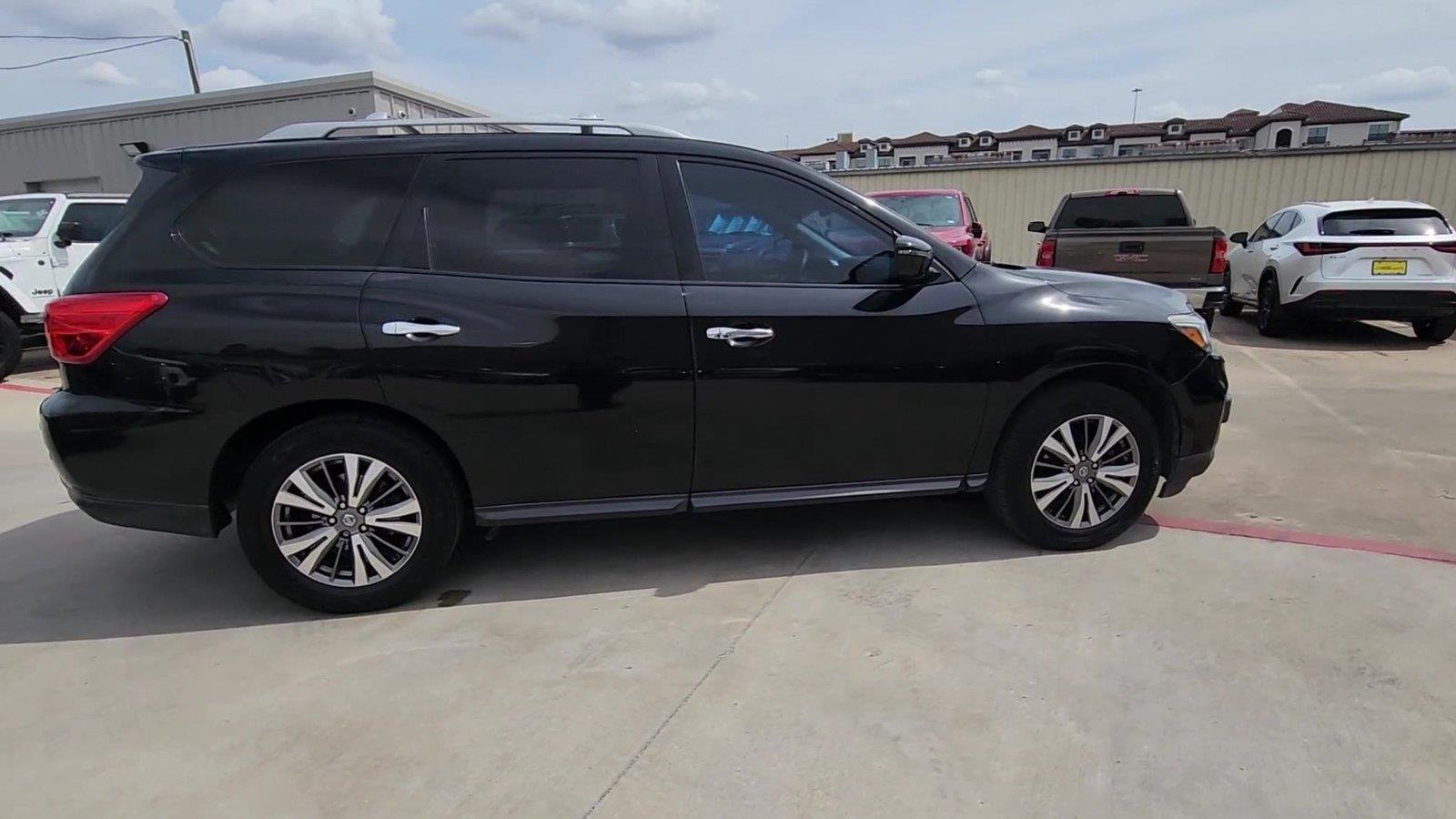 Used 2019 Nissan Pathfinder SV FWD image 9