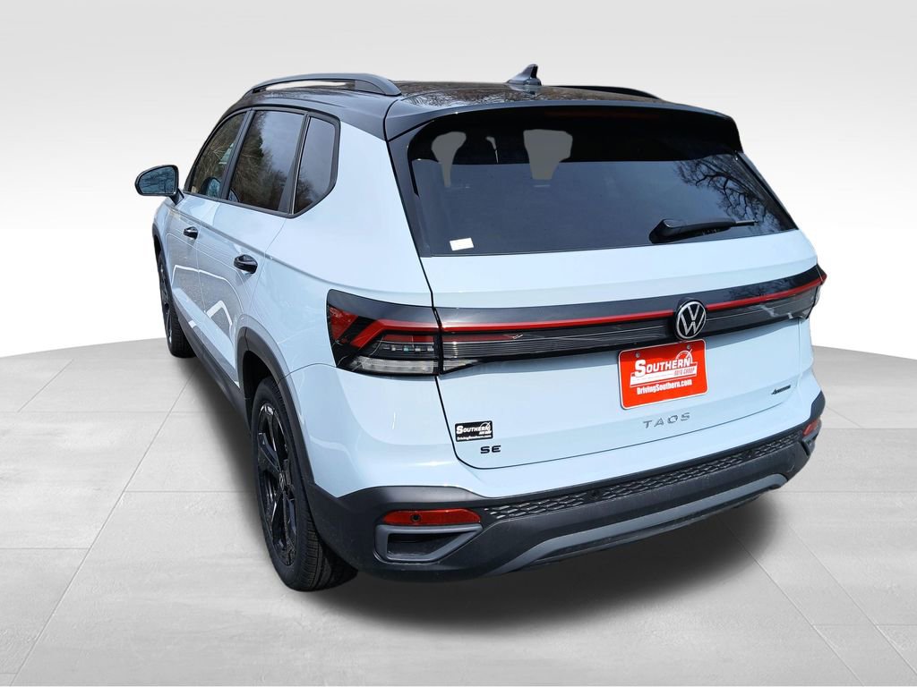 New 2026 Volkswagen Taos SE image 3