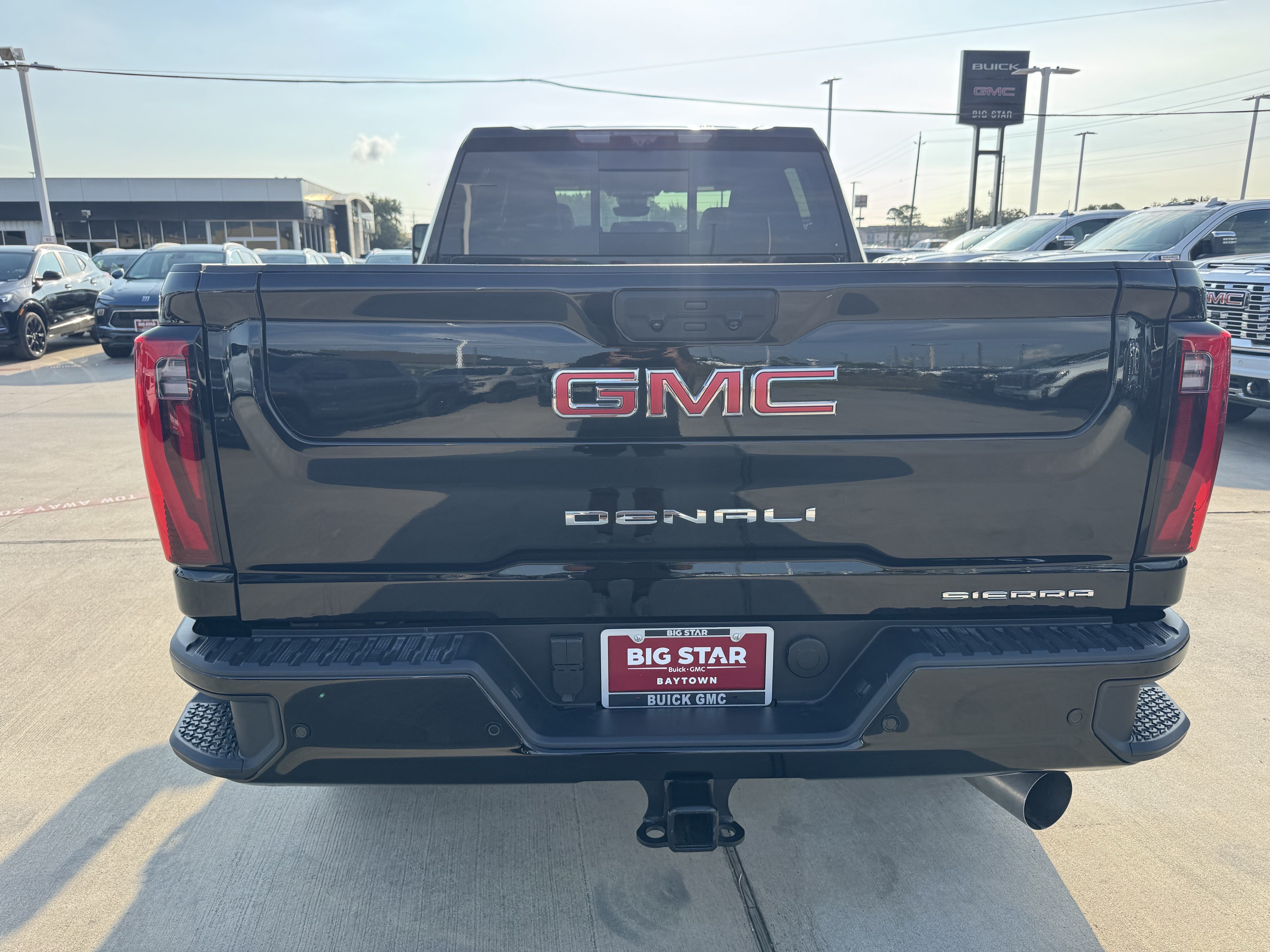 Used 2025 GMC Sierra 2500 Denali w/ Denali Reserve Package AWD/4WD image 7