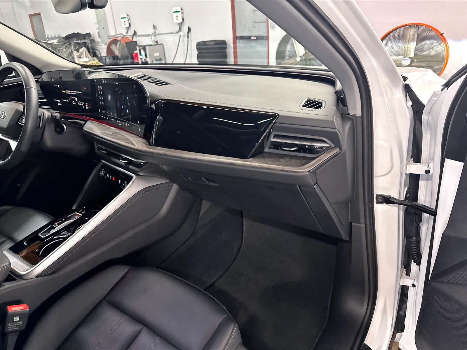 Certified 2025 Audi Q5 Premium AWD/4WD image 18