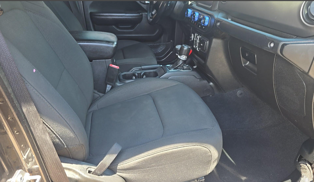 Used 2021 Jeep Gladiator Sport AWD/4WD image 9
