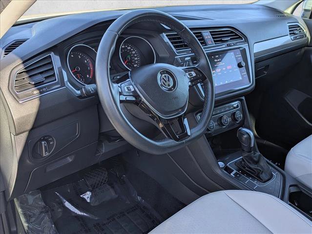 Used 2020 Volkswagen Tiguan SE w/ Panoramic Sunroof Package image 10