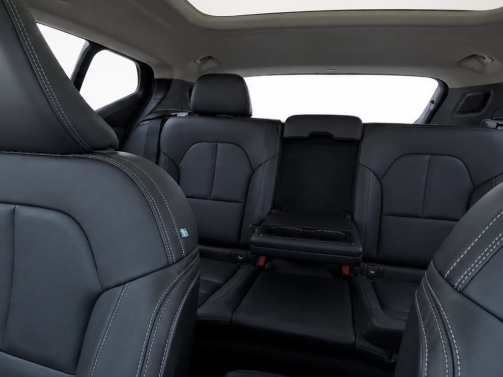 New 2026 Volvo XC40 B5 Plus w/ Climate Package AWD/4WD image 17
