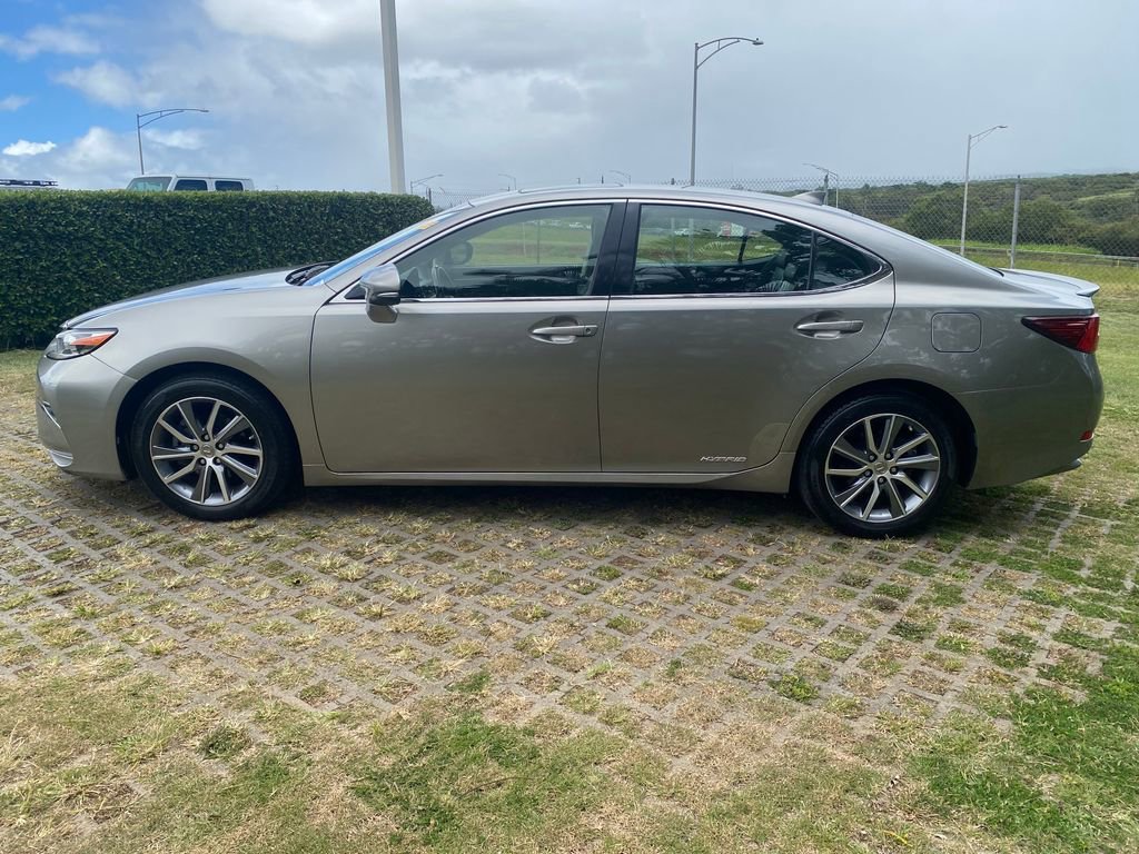 Used 2016 Lexus ES 300h FWD image 4