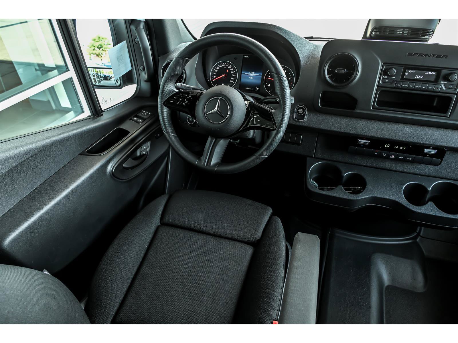 Used 2025 Mercedes-Benz Sprinter 2500 image 6
