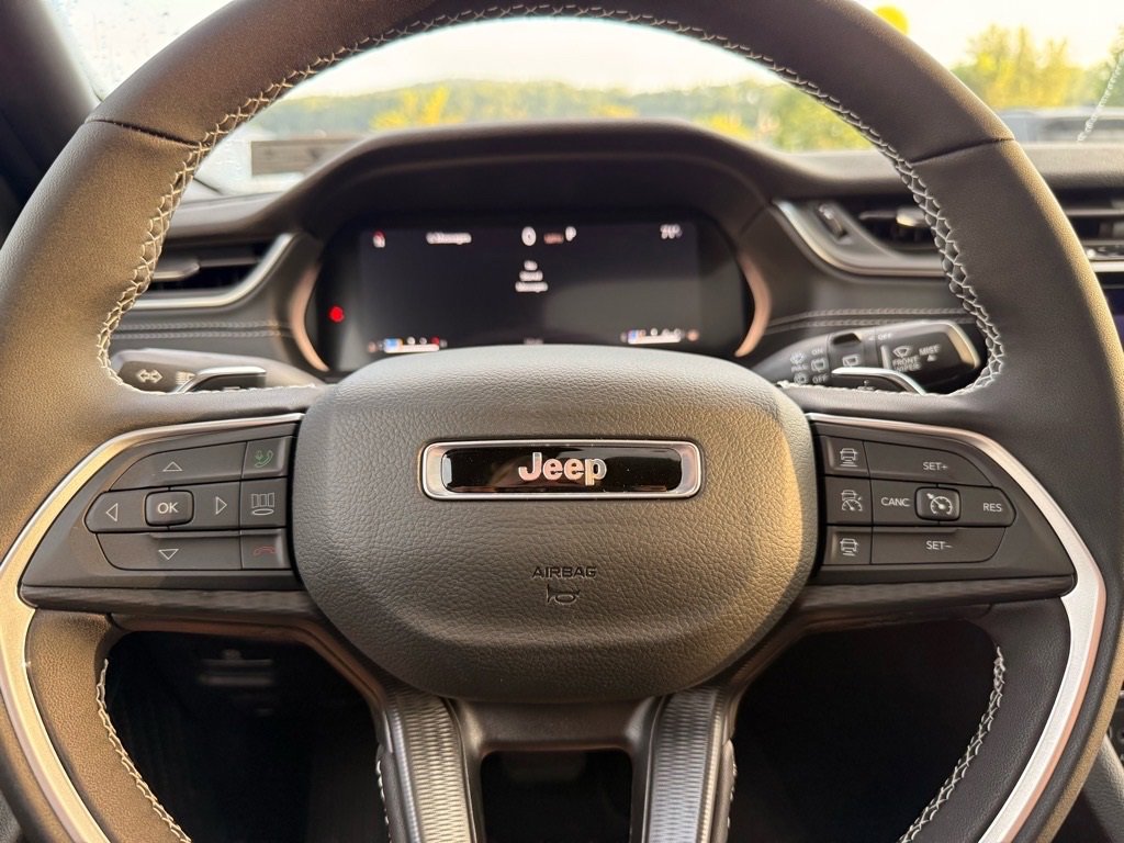 New 2025 Jeep Grand Cherokee L Altitude image 12