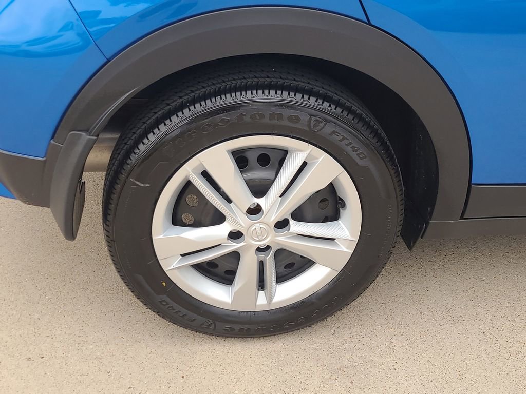 Certified 2025 Nissan Kicks Play S FWD image 6