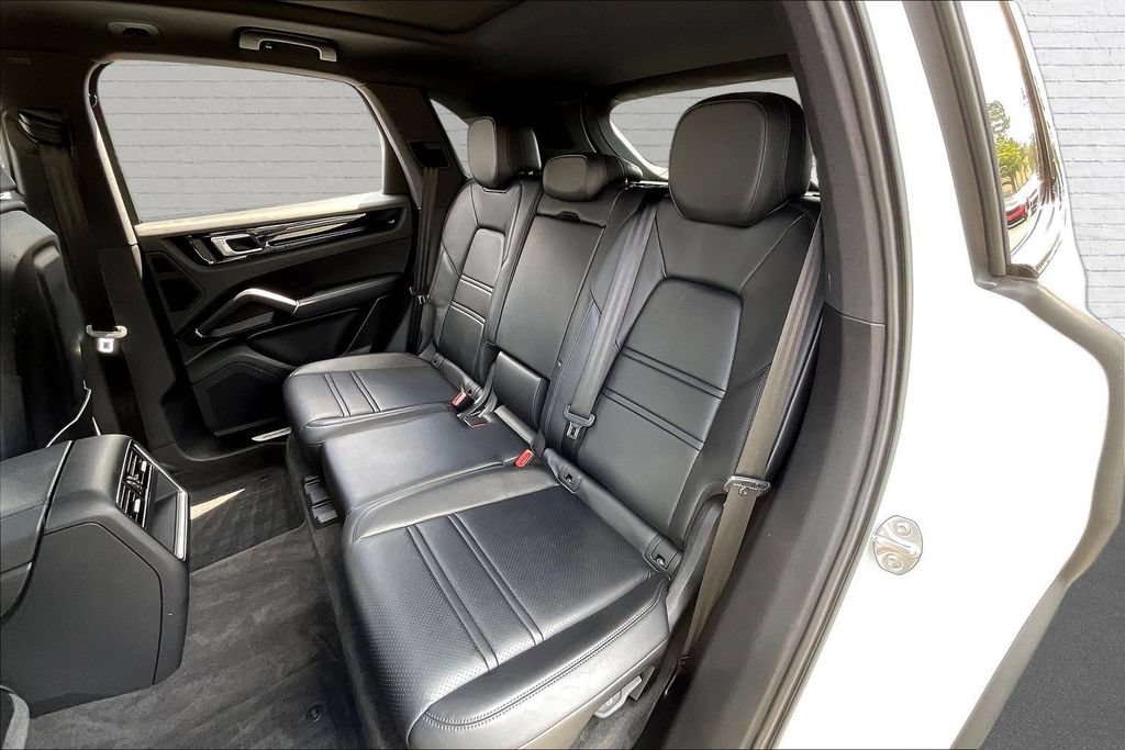 Used 2023 Porsche Cayenne w/ Premium Package AWD/4WD image 21