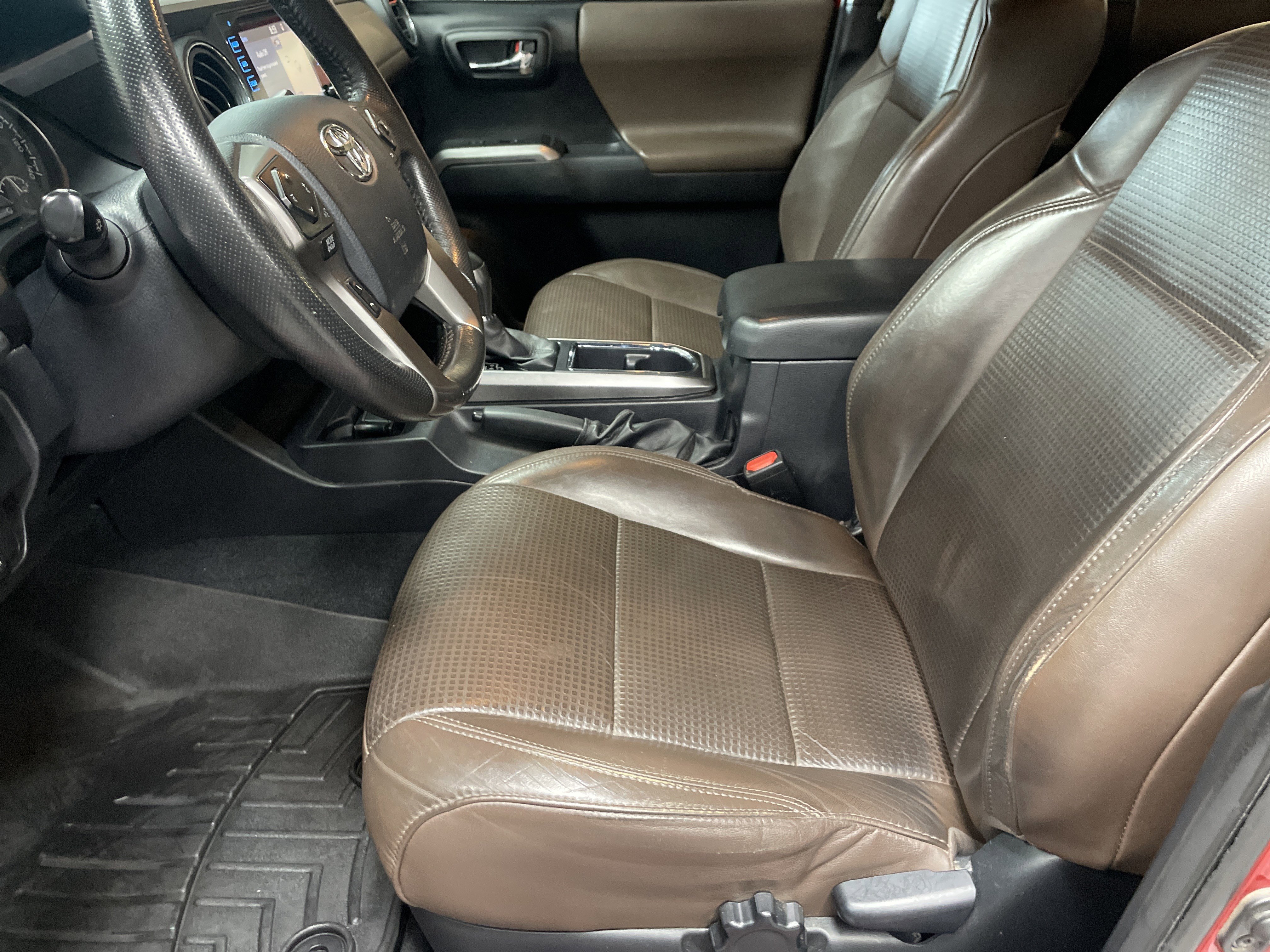 Used 2017 Toyota Tacoma Limited image 16