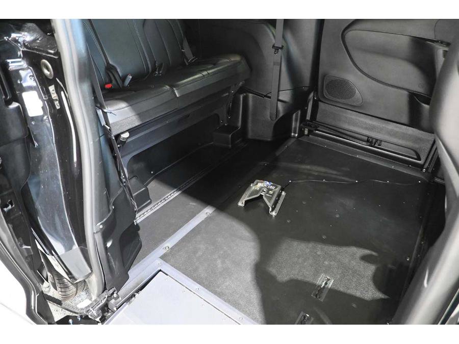 Used 2023 Chrysler Pacifica Touring-L w/ S Appearance Package image 18