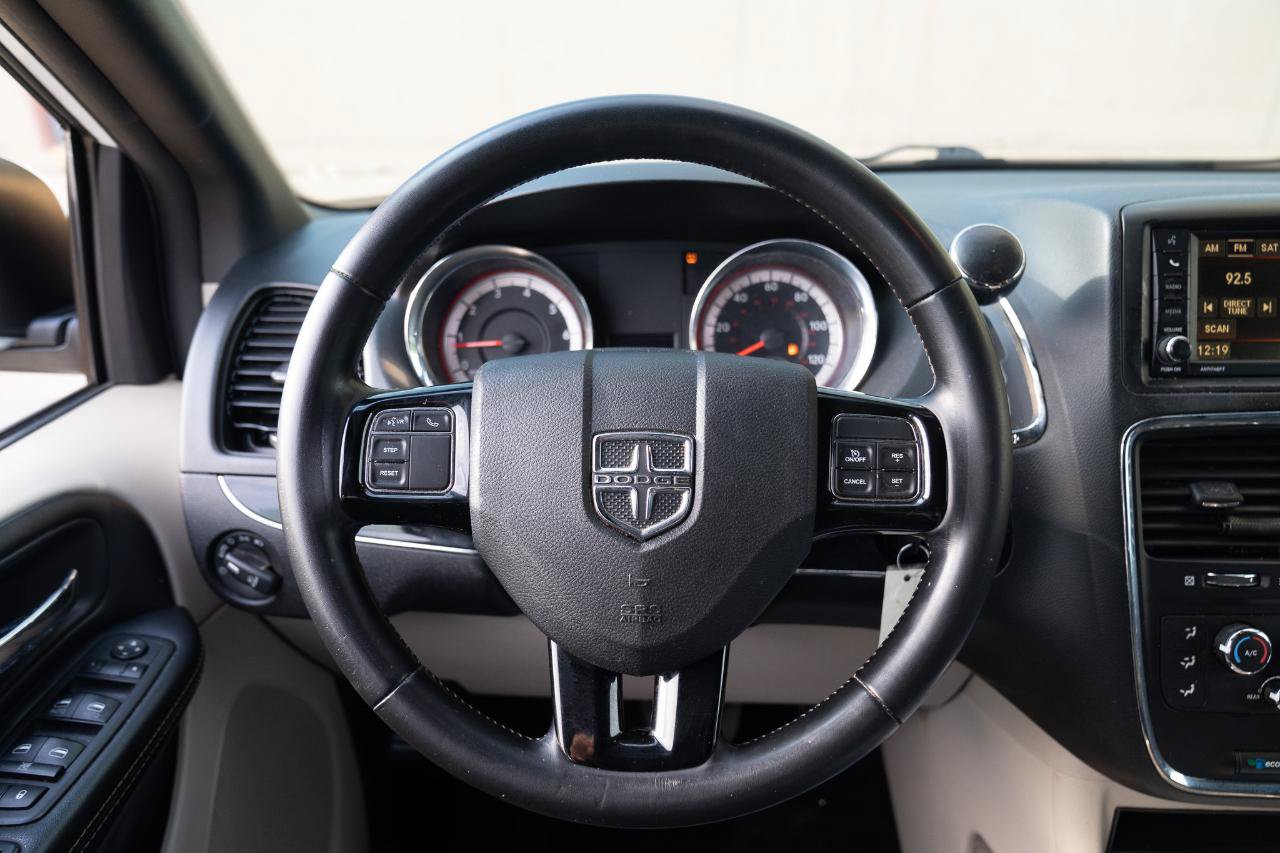 Used 2019 Dodge Grand Caravan SXT FWD image 34