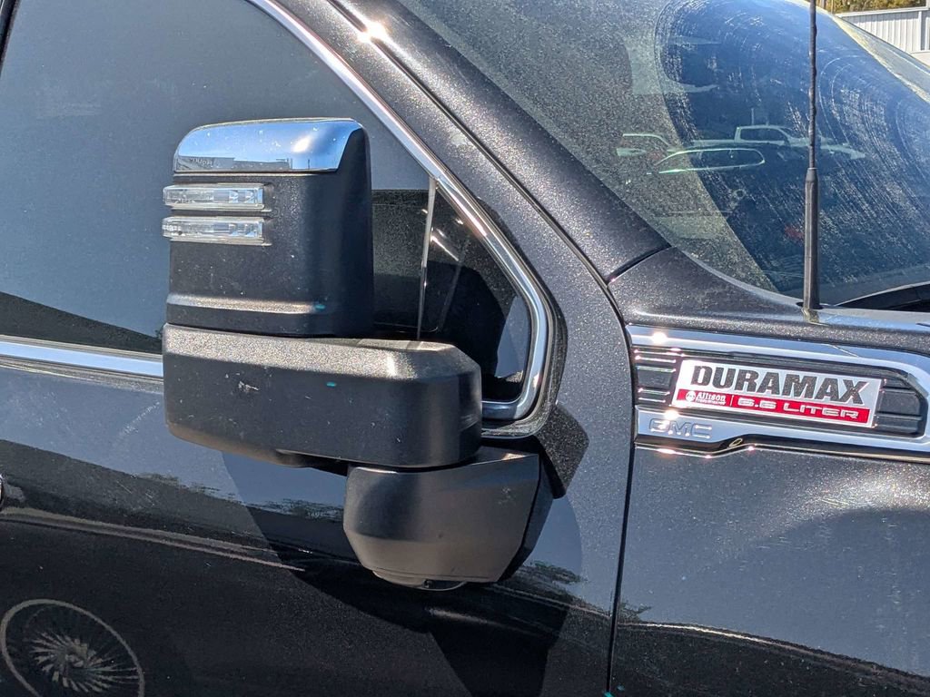 Used 2023 GMC Sierra 2500 Denali w/ Denali Black Diamond Edition image 9