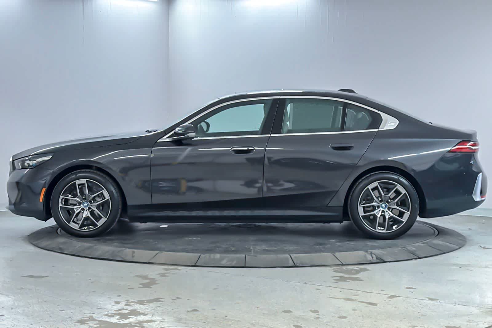 Used 2024 BMW i5 eDrive40i w/ M Sport Package RWD image 5