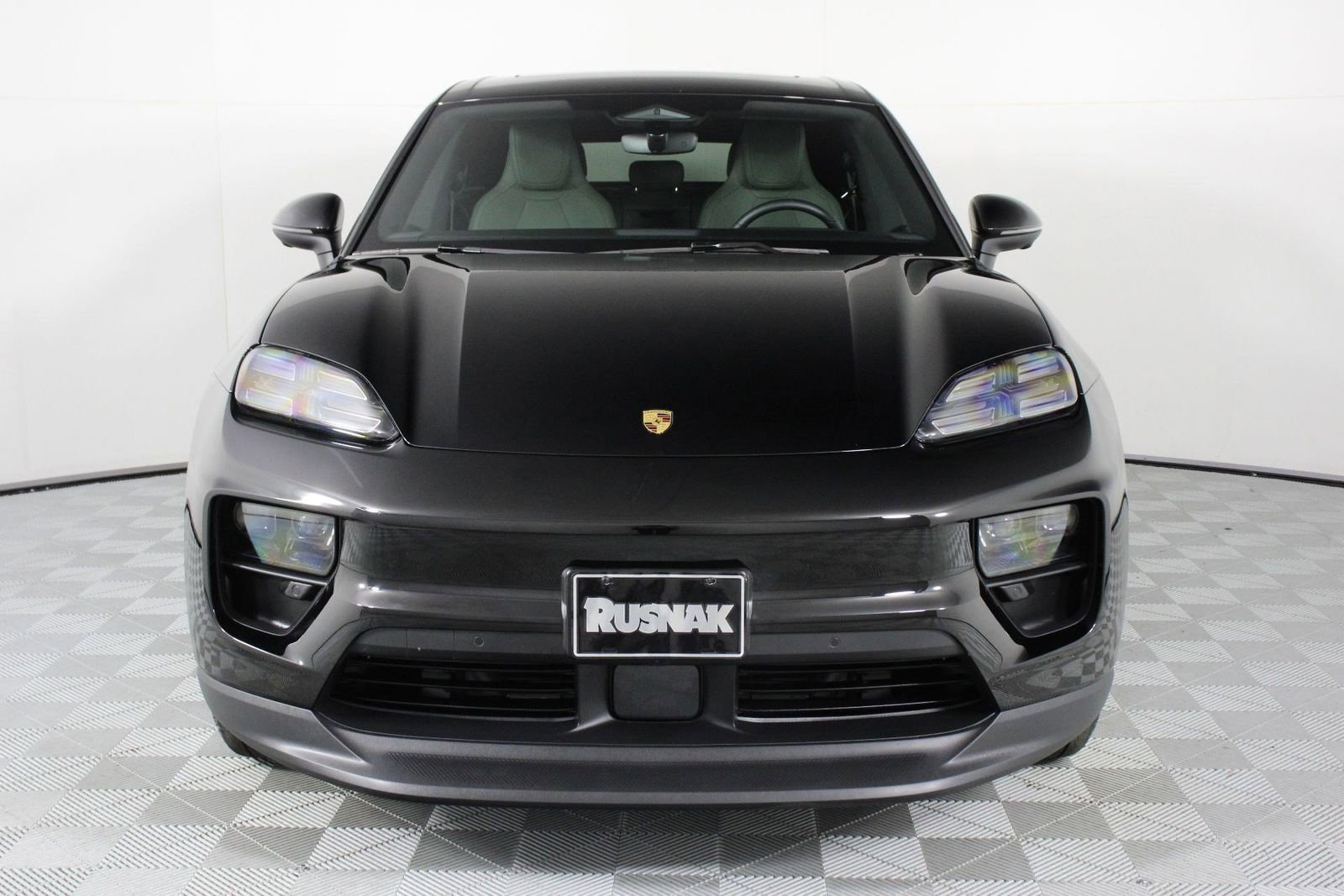 Certified 2025 Porsche Macan 4 Electric AWD/4WD image 10