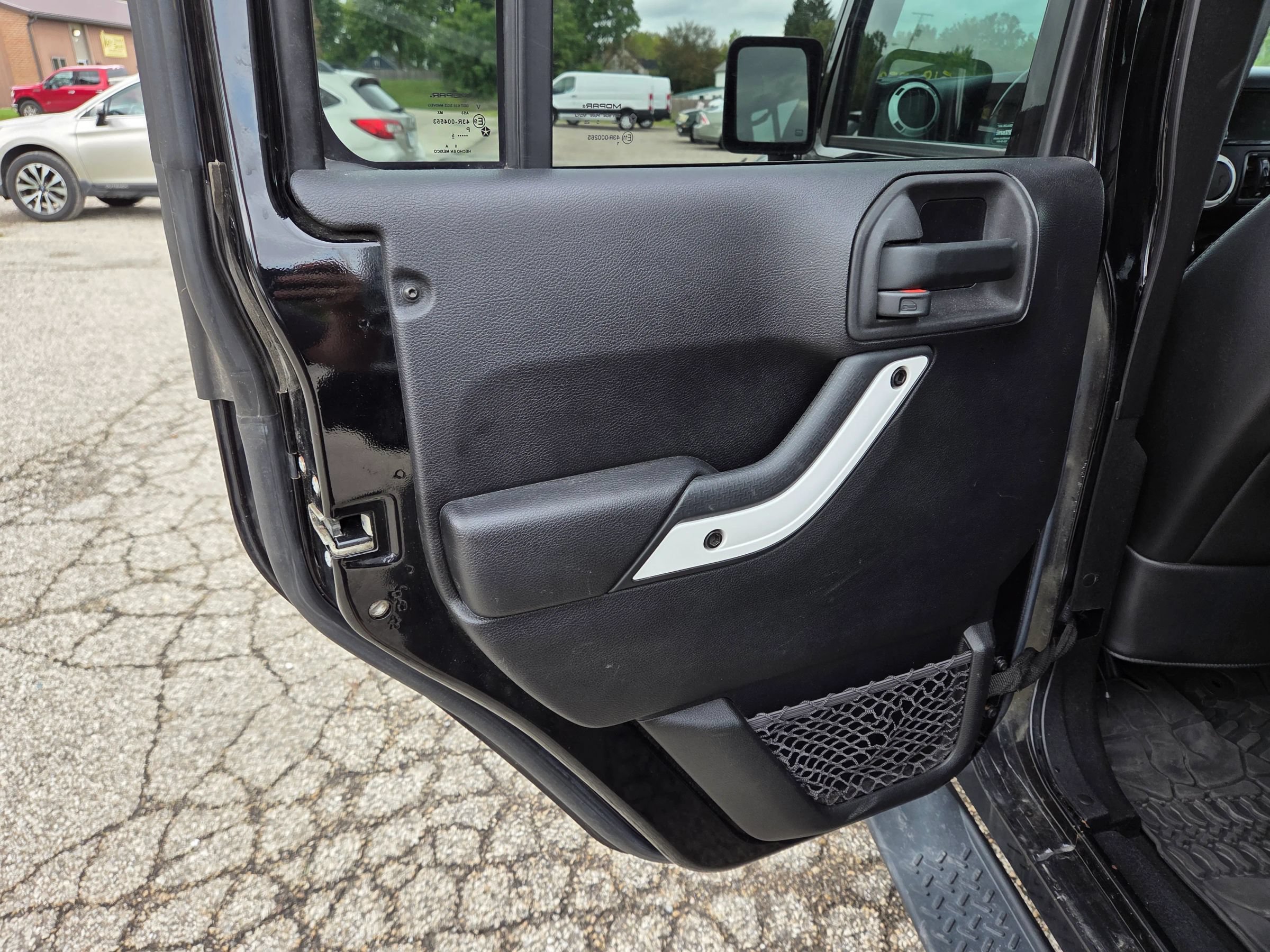 Used 2015 Jeep Wrangler Unlimited Sahara w/ Quick Order Package 24X AWD/4WD image 19