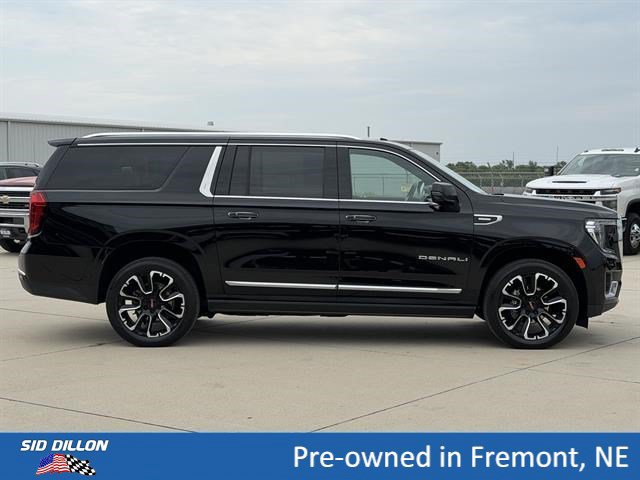 Certified 2022 GMC Yukon XL Denali w/ Denali Premium Package AWD/4WD image 3