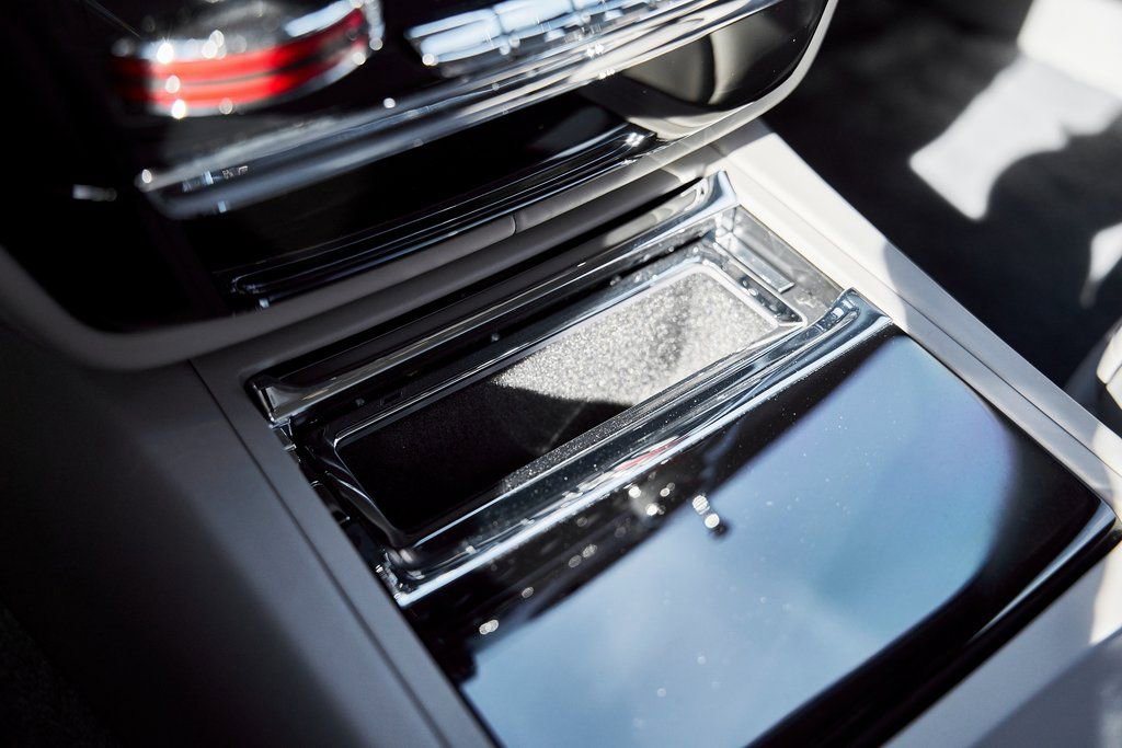 Used 2025 Rolls-Royce Phantom Sedan RWD image 78