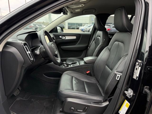 Used 2021 Volvo XC40 T5 Momentum image 11