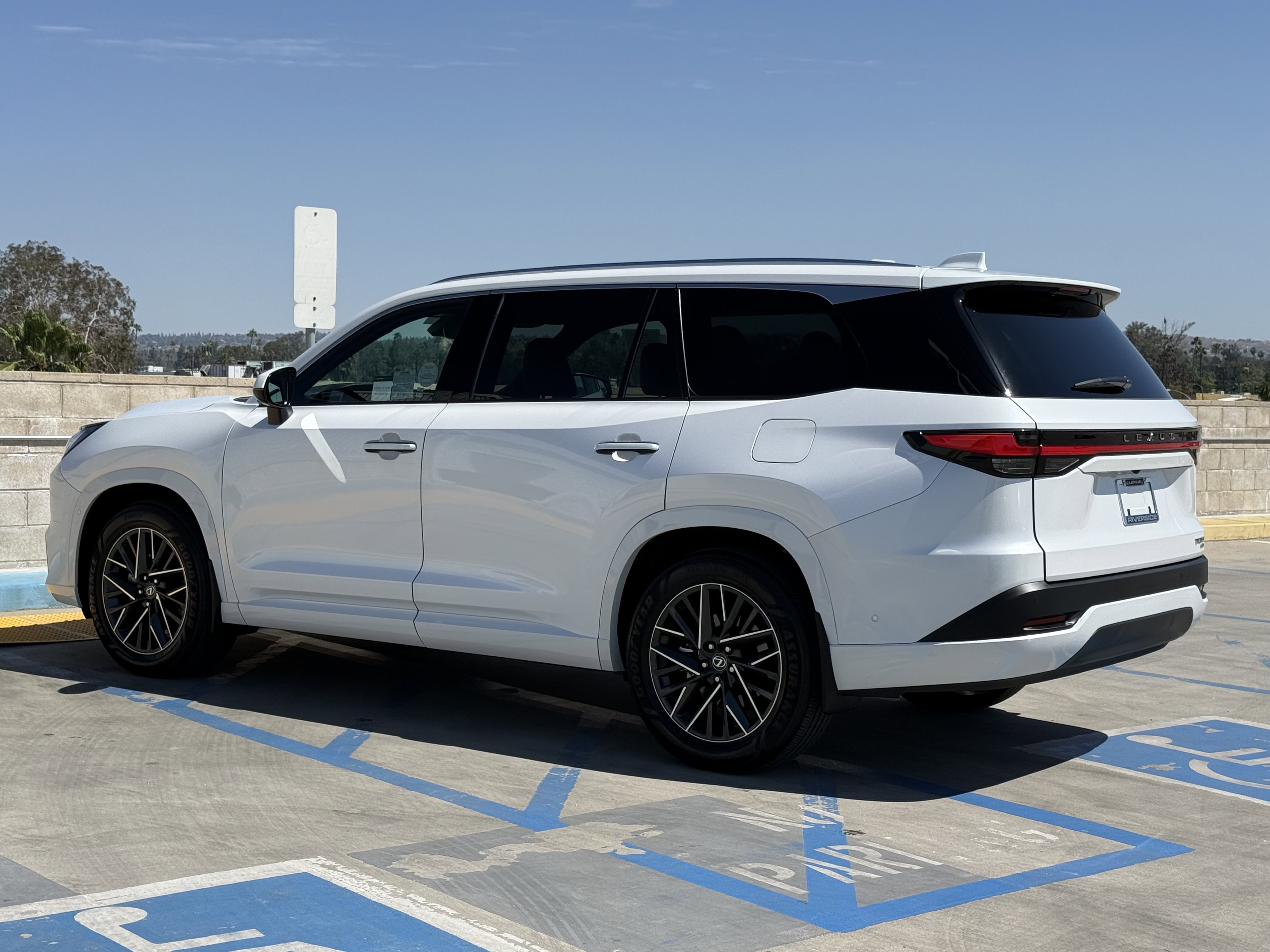 Certified 2024 Lexus TX 350 AWD w/ Captains Chair Package image 9