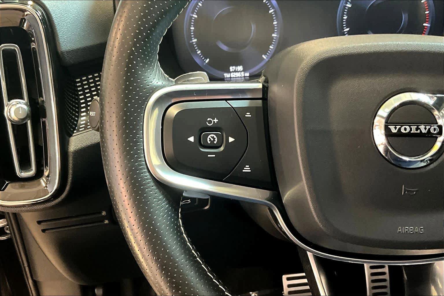 Used 2020 Volvo XC40 T5 R-Design w/ Protection Package AWD/4WD image 23