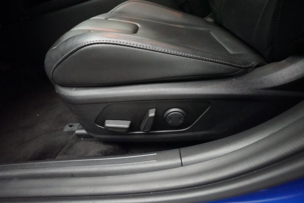 Used 2025 Hyundai Elantra Limited image 28