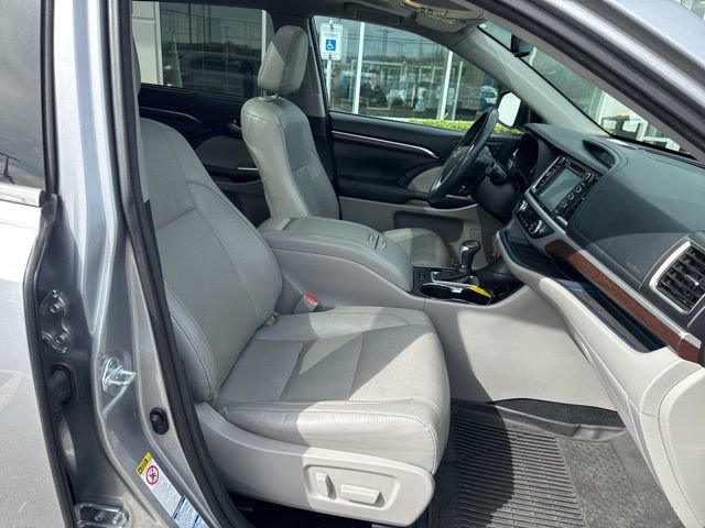 Used 2016 Toyota Highlander Limited Platinum image 14