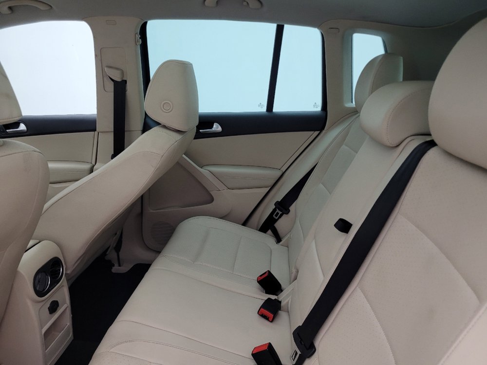 Used 2016 Volkswagen Tiguan SE image 18