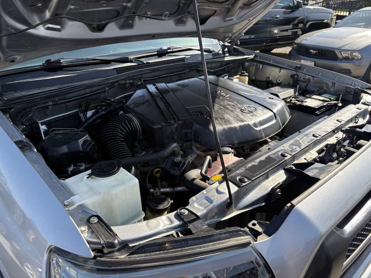 Used 2015 Toyota Tacoma PreRunner w/ TRD Sport Package RWD image 16