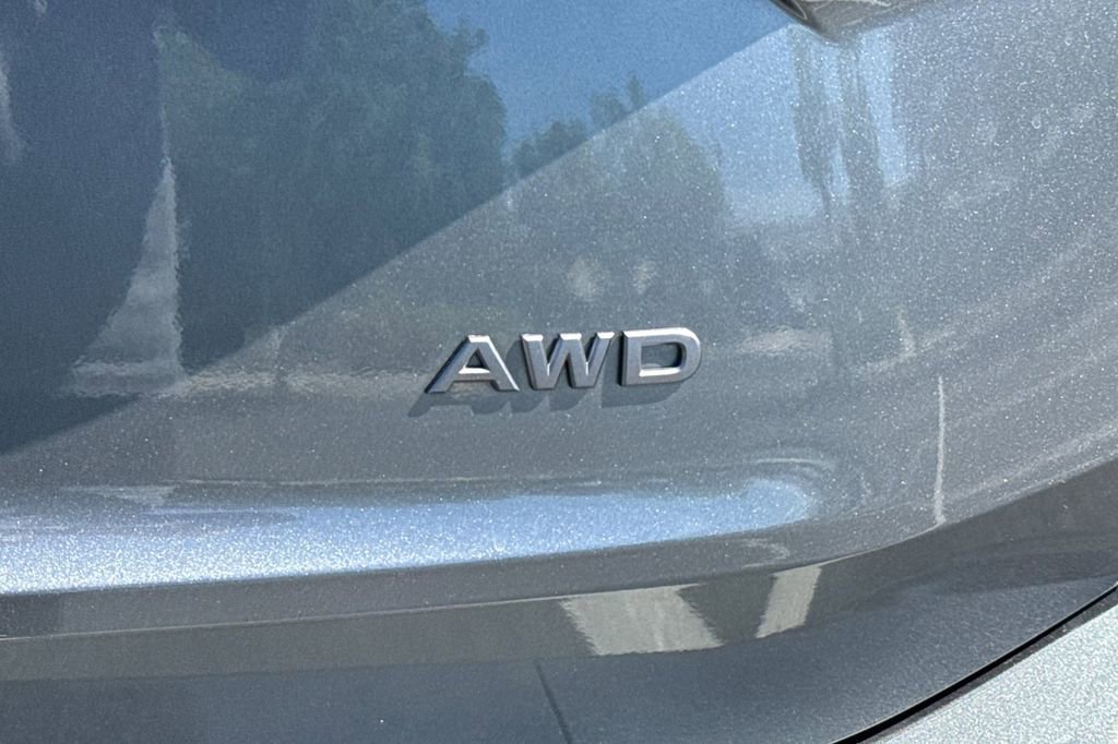 Used 2025 Nissan Rogue S AWD/4WD image 13
