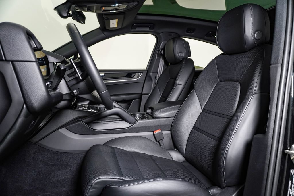 Certified 2026 Porsche Cayenne E-Hybrid Coupe AWD/4WD image 5