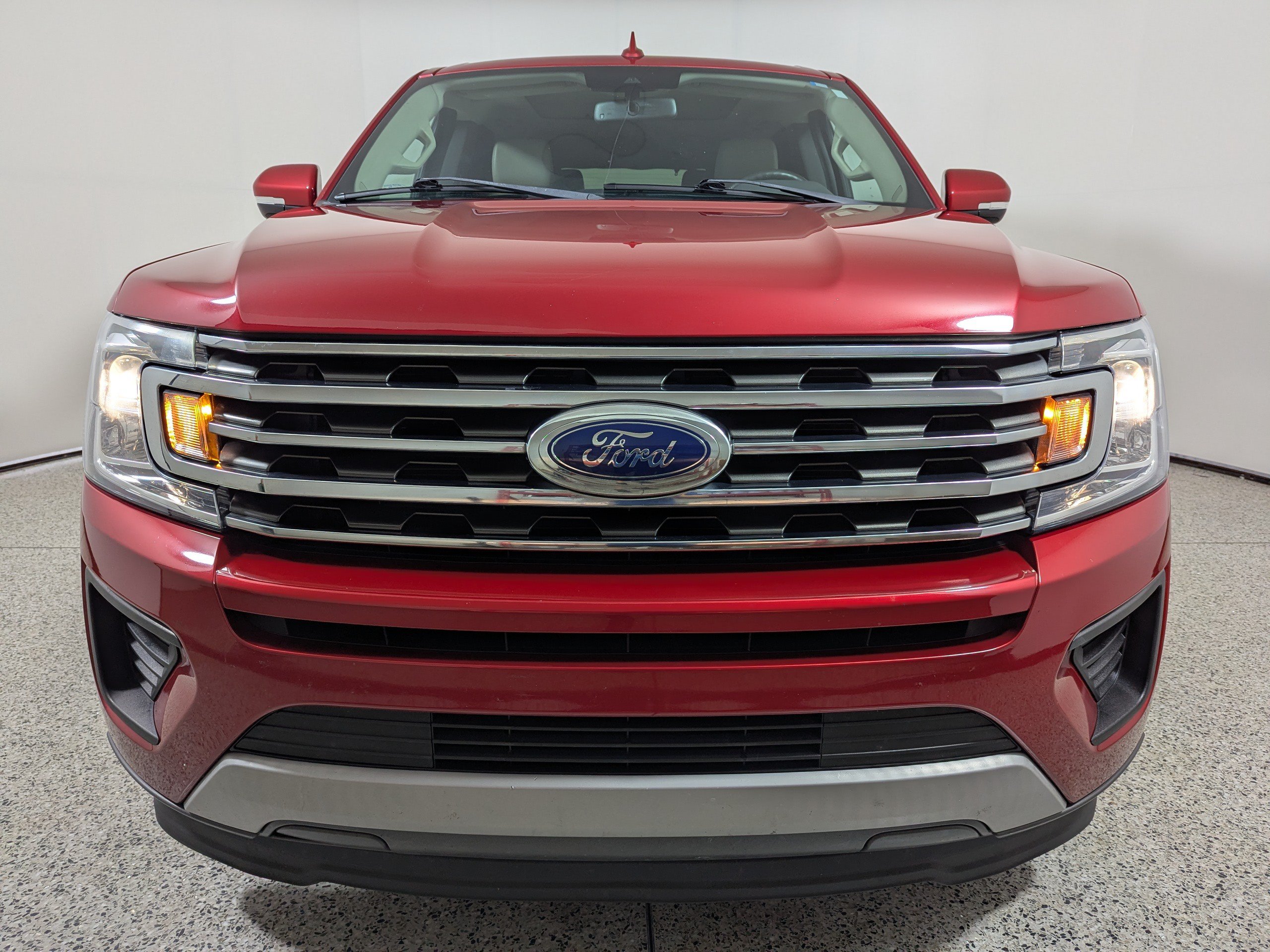 Used 2021 Ford Expedition XLT RWD image 2