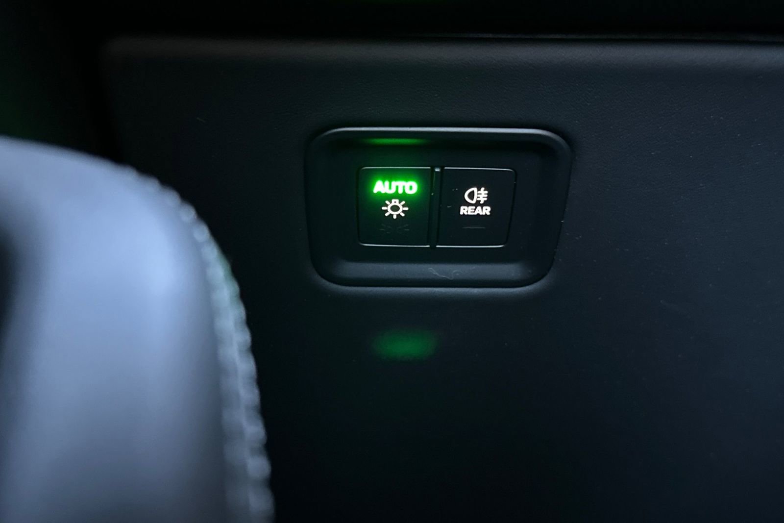 Certified 2025 Porsche Macan 4 Electric image 35