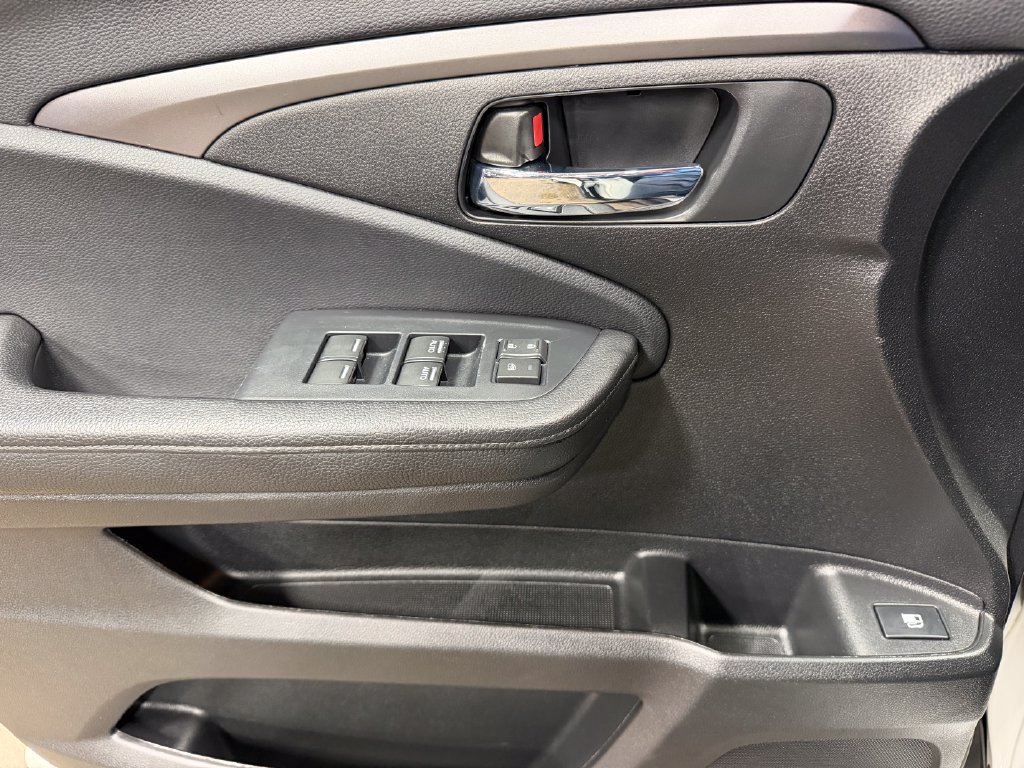 Used 2020 Honda Pilot EX image 18