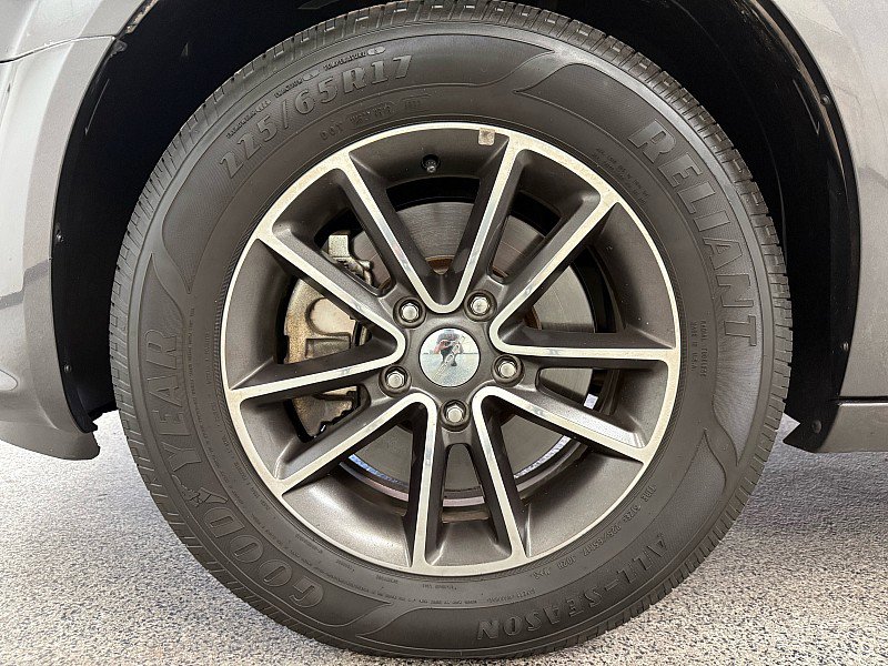 Used 2017 Dodge Grand Caravan SXT w/ Rear Park Assist Package image 23