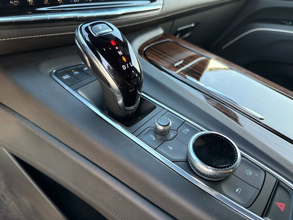 Used 2023 Cadillac Escalade Premium Luxury RWD image 32