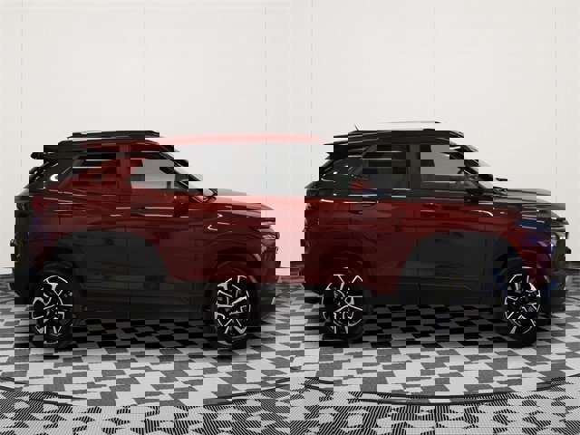 Used 2025 Chevrolet TrailBlazer LT image 2