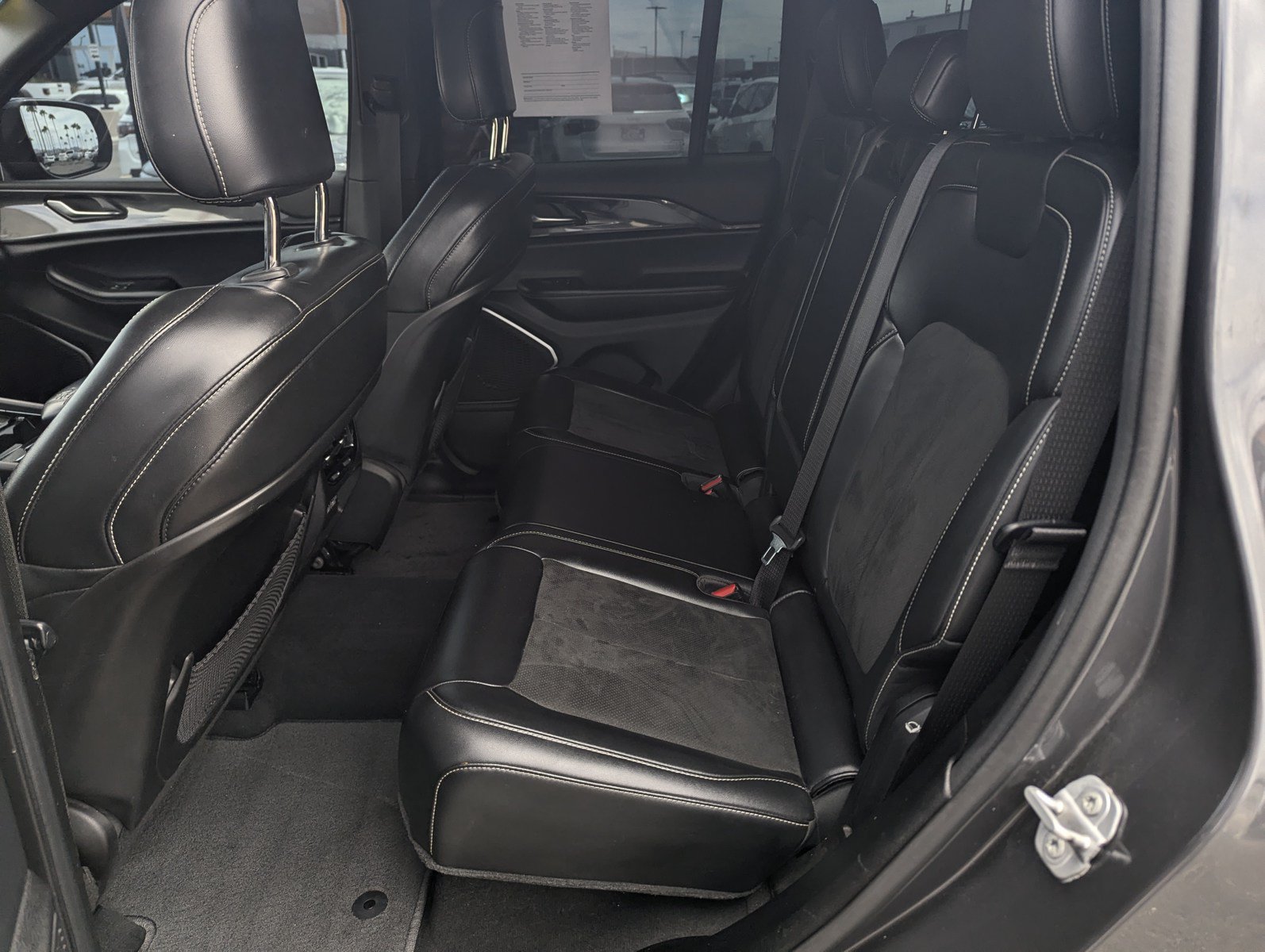 Used 2022 Jeep Grand Cherokee Altitude RWD image 8