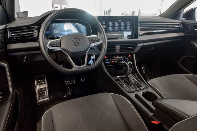 Used 2025 Volkswagen Jetta Sport image 7