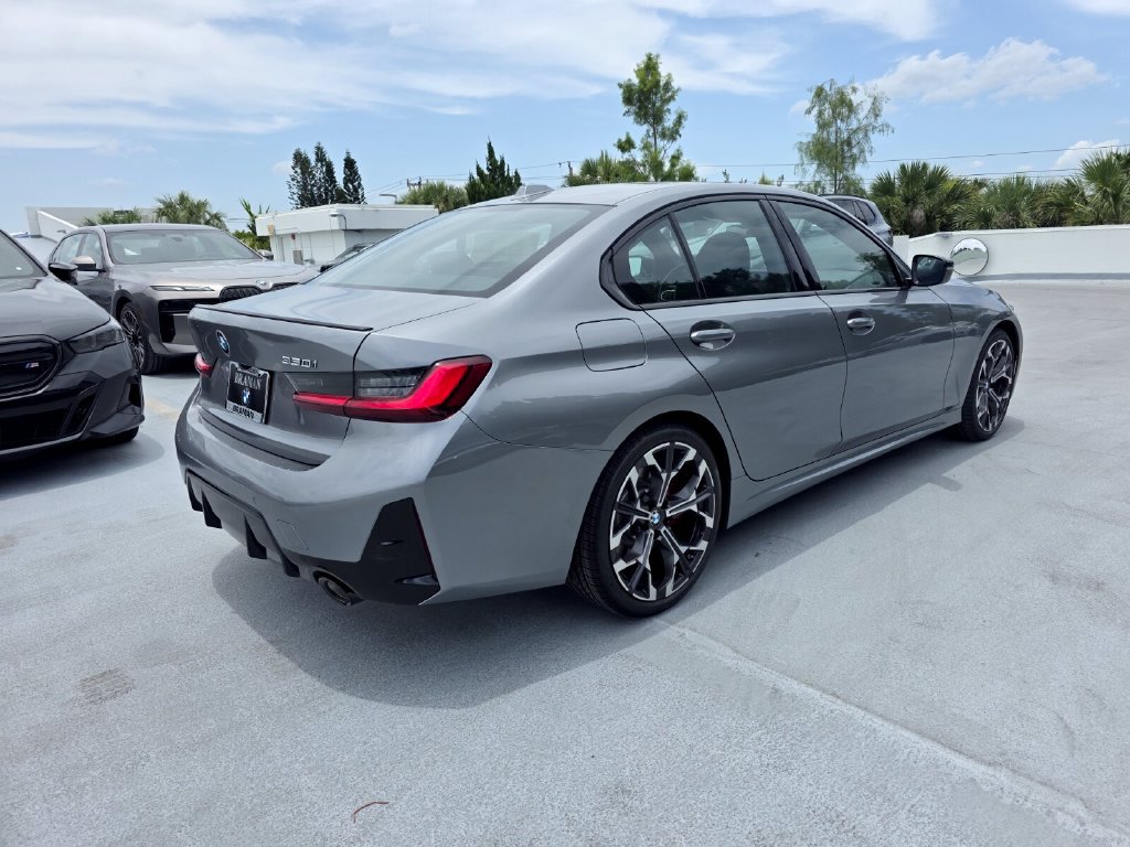 New 2026 BMW 330i Sedan w/ M Sport Package RWD image 4