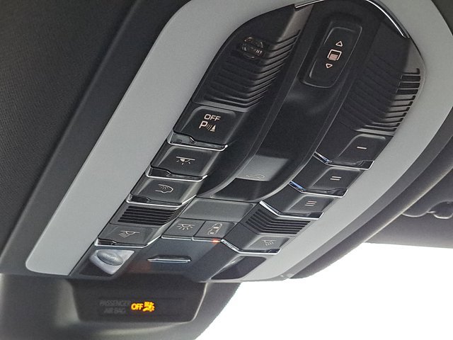 Certified 2025 Porsche Macan AWD/4WD image 34
