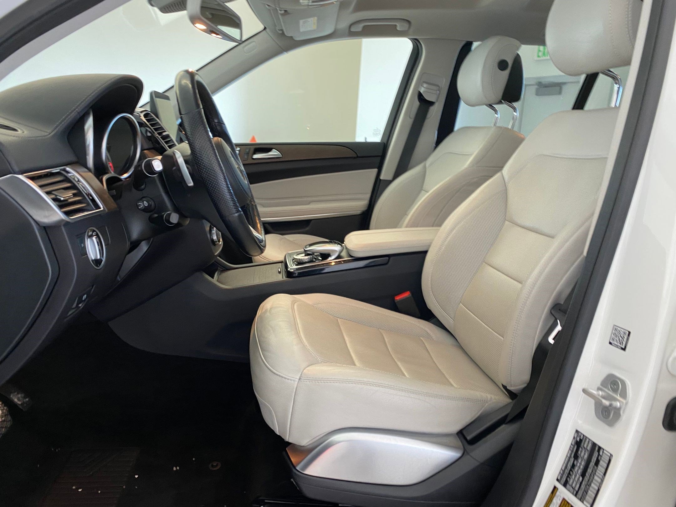 Used 2017 Mercedes-Benz GLS 550 4MATIC image 5