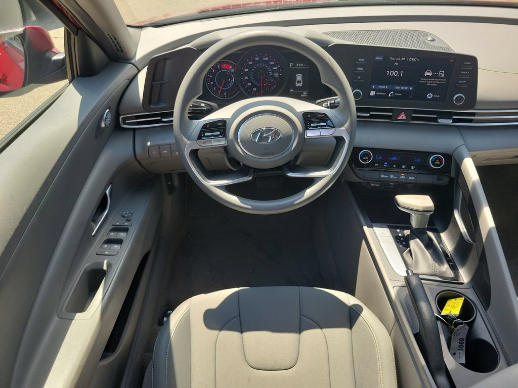 Used 2023 Hyundai Elantra SEL w/ Cargo Package FWD image 9