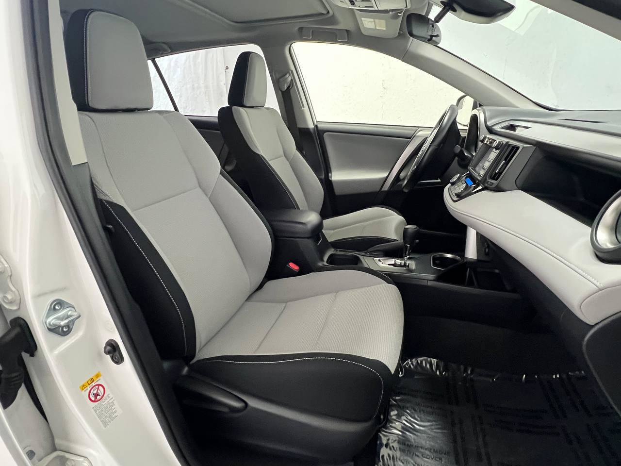 Used 2017 Toyota RAV4 XLE AWD/4WD image 12
