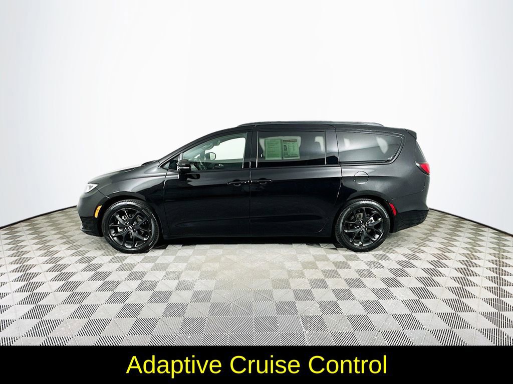Used 2025 Chrysler Pacifica Limited FWD image 6