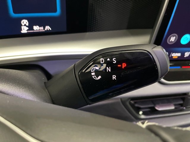 New 2025 Volkswagen Tiguan SE image 18