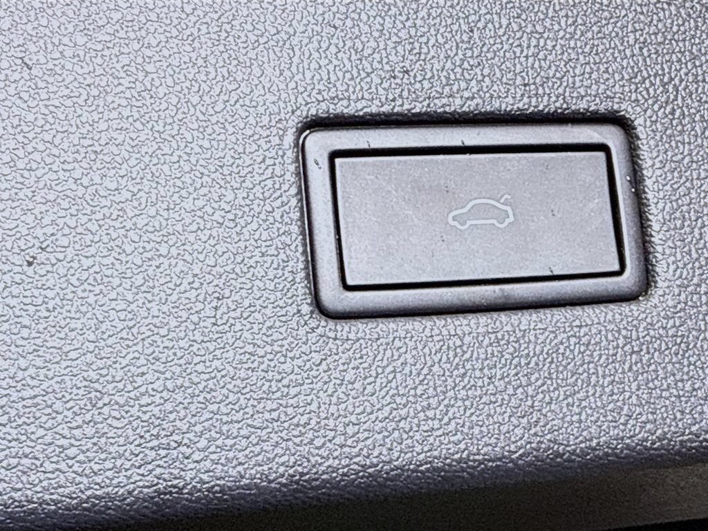 Used 2024 Volkswagen Tiguan SE AWD/4WD image 28